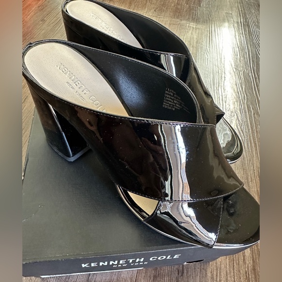 Kenneth Cole Glossy Black Mules - Picture 1 of 4